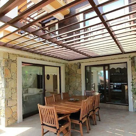 Country Villas Vilă